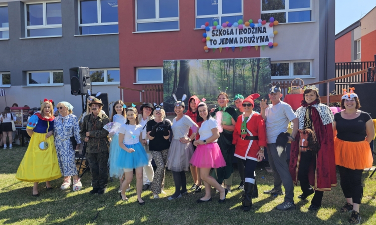 Festyn pod hasłem „Szkoła i rodzina to jedna drużyna”