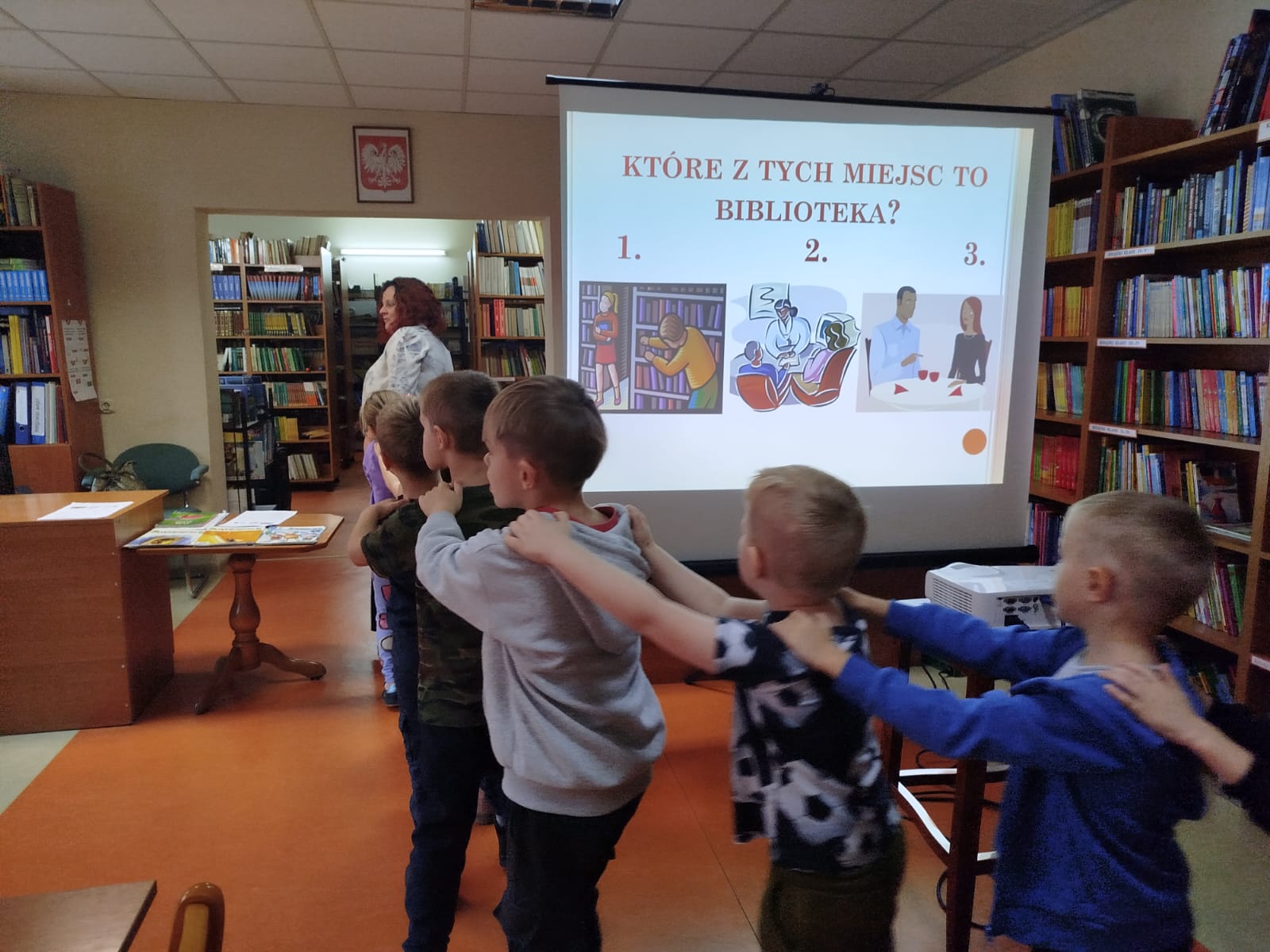 Odwiedziny w bibliotece przedszkolaków z Publicznego Przedszkola nr 1
