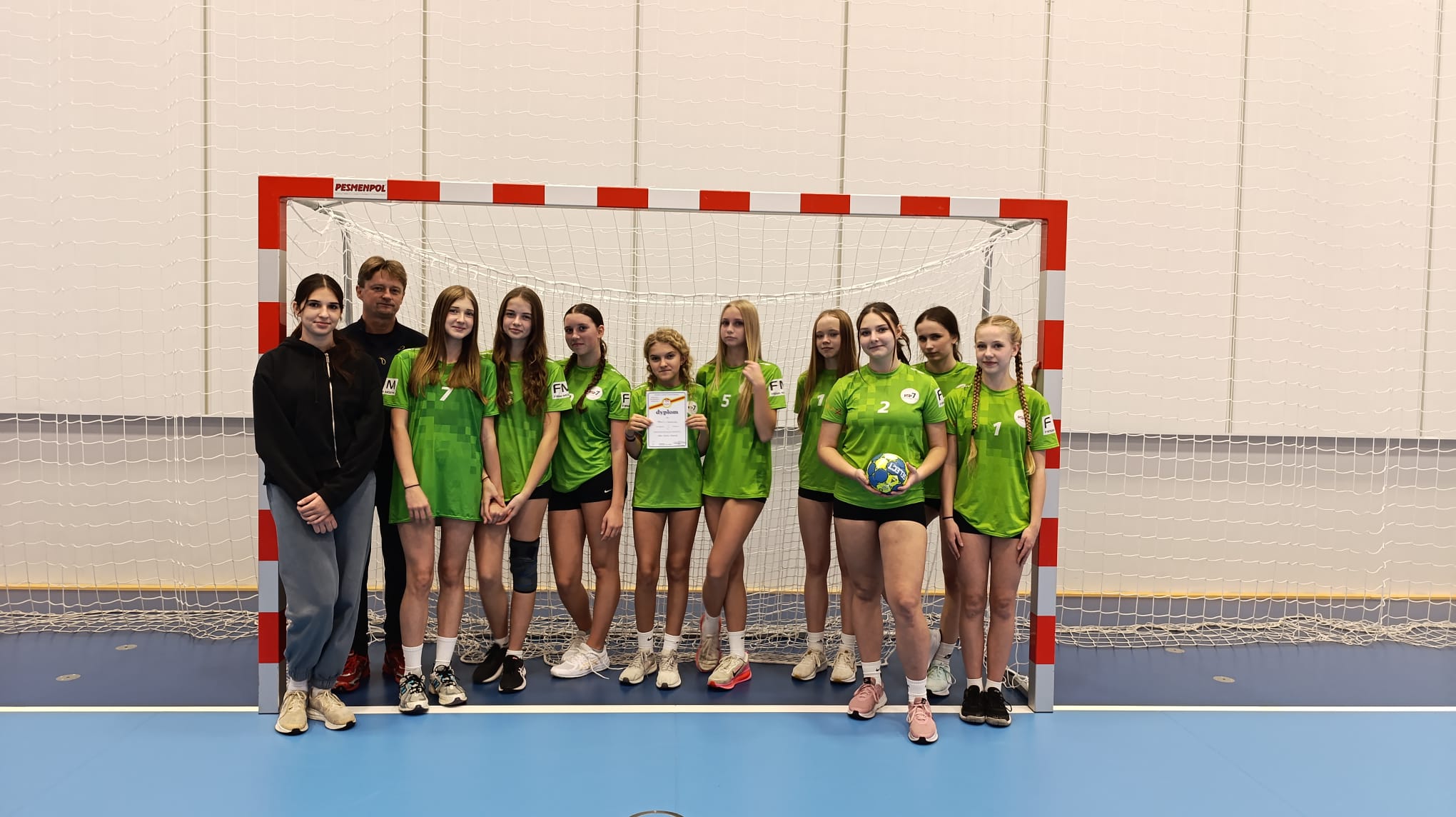Nasze dziewczęta MISTRZYNIAMI POWIATU w piłce ręcznej!!! 