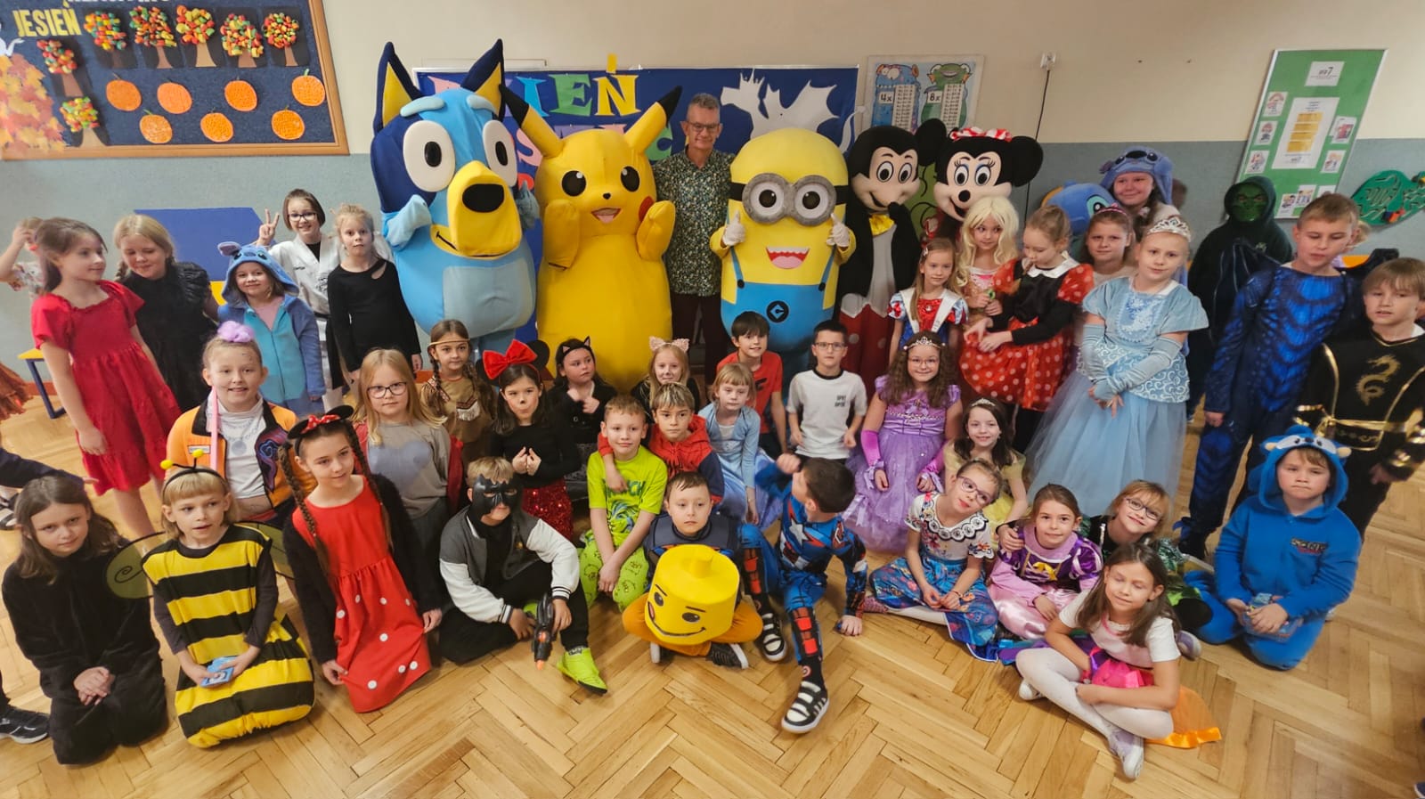 Międzynarodowy Dzień Postaci z Bajek w klasach 1–3!