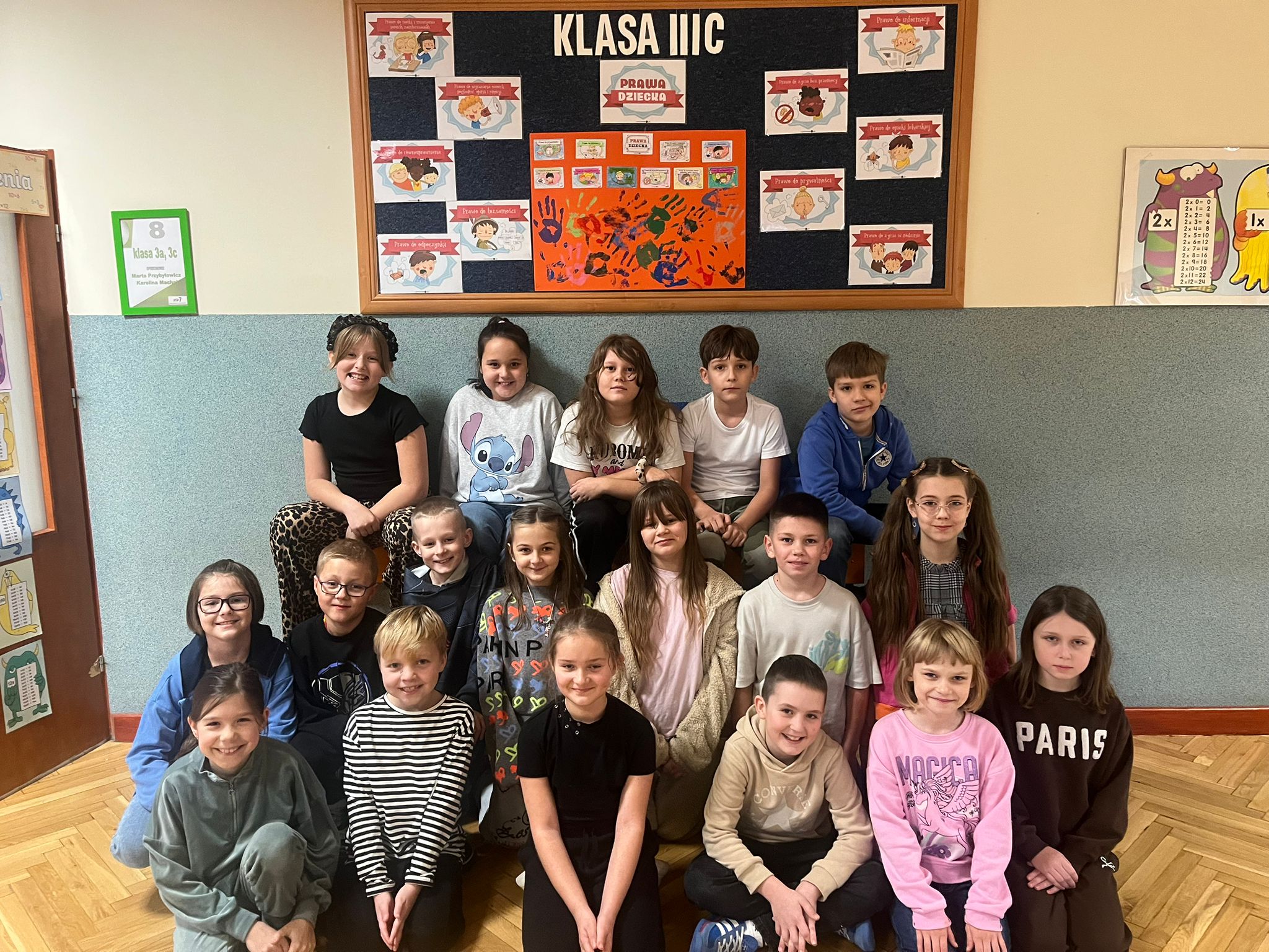 Uczniowie klasy 3C na zajęciach poświęconych prawom najmłodszych z okazji Międzynarodowego Dnia Praw Dziecka 