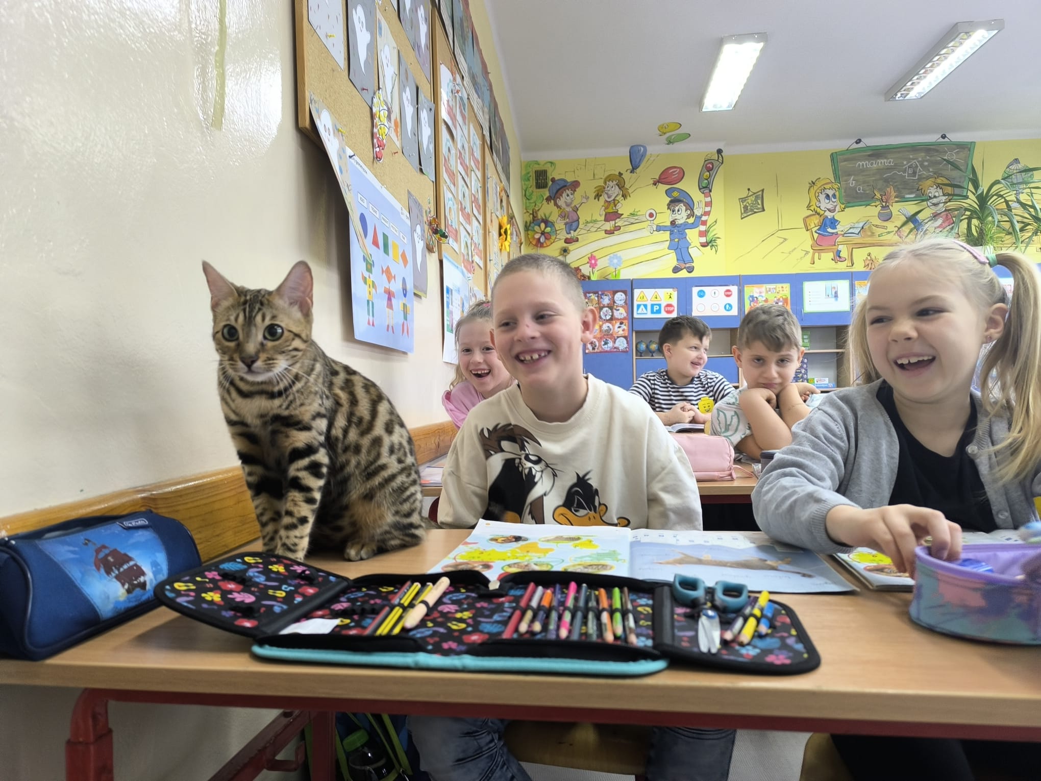 Uczniowie klasy 1a omówili lekturę „Cukierku, Ty łobuzie!”