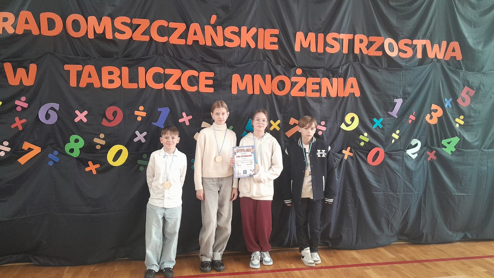 Uczniowie naszej szkoły, po raz kolejny  wzięli udział w Radomszczanskich Mistrzostwach w Tabliczce Mnożenia
