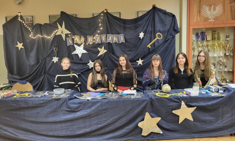 Andrzejkowe wróżby 2025