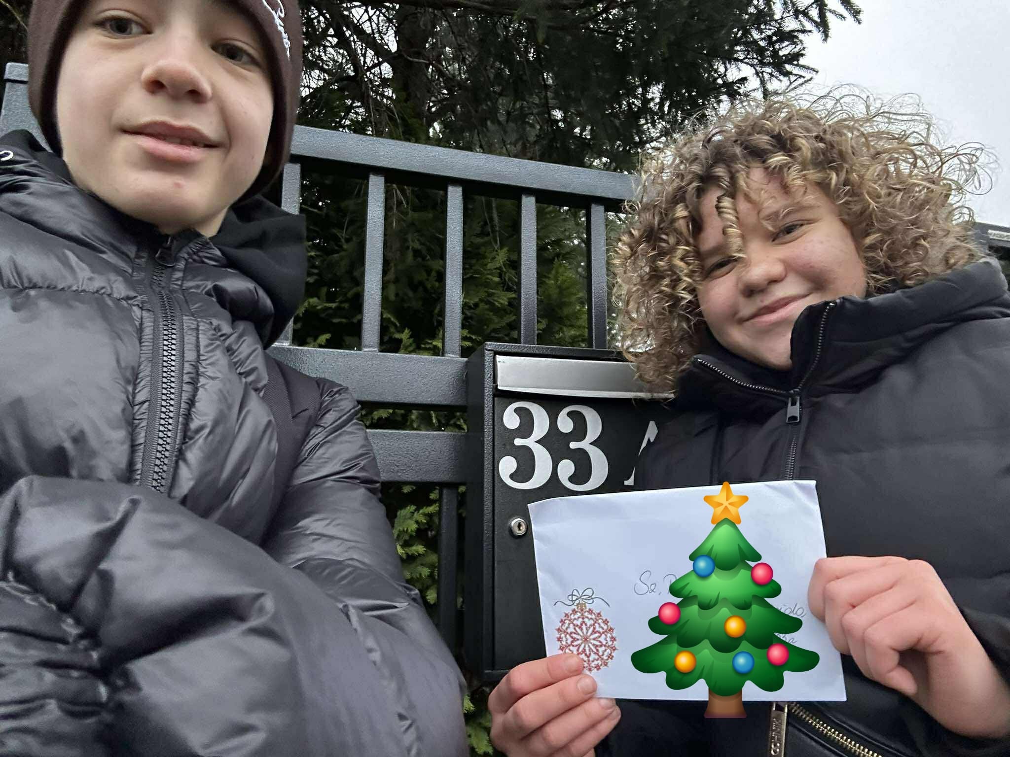 Z najlepszymi życzeniami świątecznymi dla emerytowanych nauczycieli, pracowników administracji i obsługi PSP7