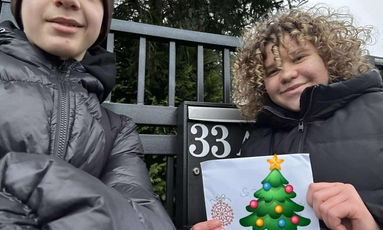 Z najlepszymi życzeniami świątecznymi dla emerytowanych nauczycieli, pracowników administracji i obsługi PSP7