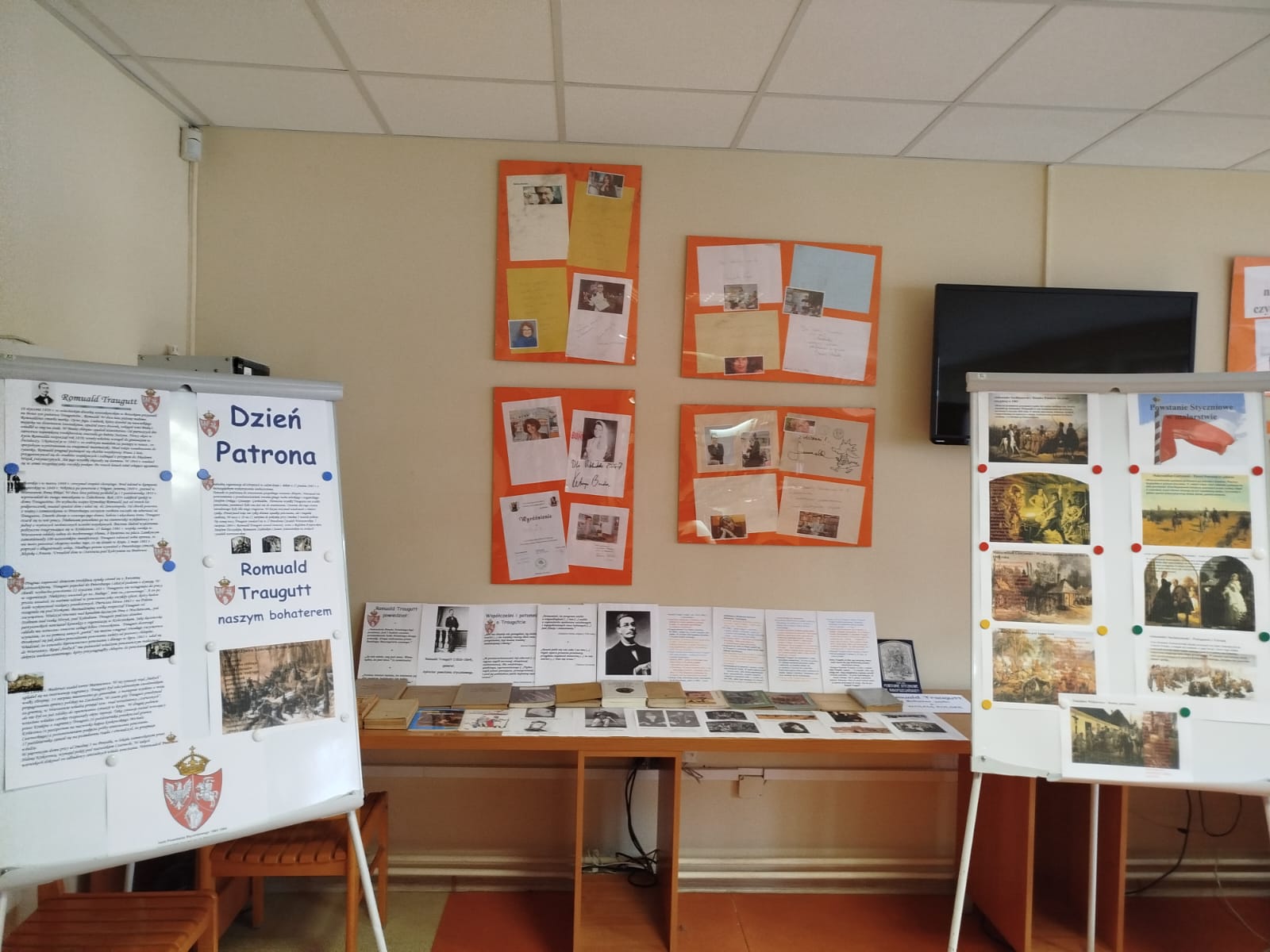 Wystawy biblioteczne - „Romuald Traugutt naszym bohaterem” oraz „Powstanie Styczniowe w malarstwie”