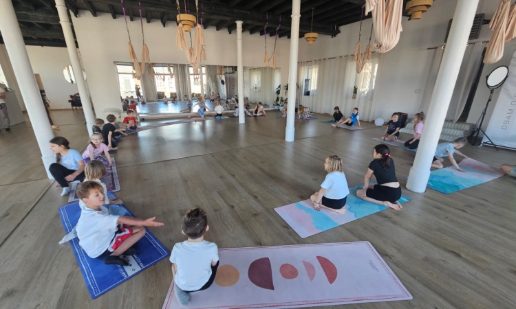 Uczniowie klasy 2c wzięli udział w wyjątkowych zajęciach relaksacyjnych z jogi w Balance studio - Radomsko