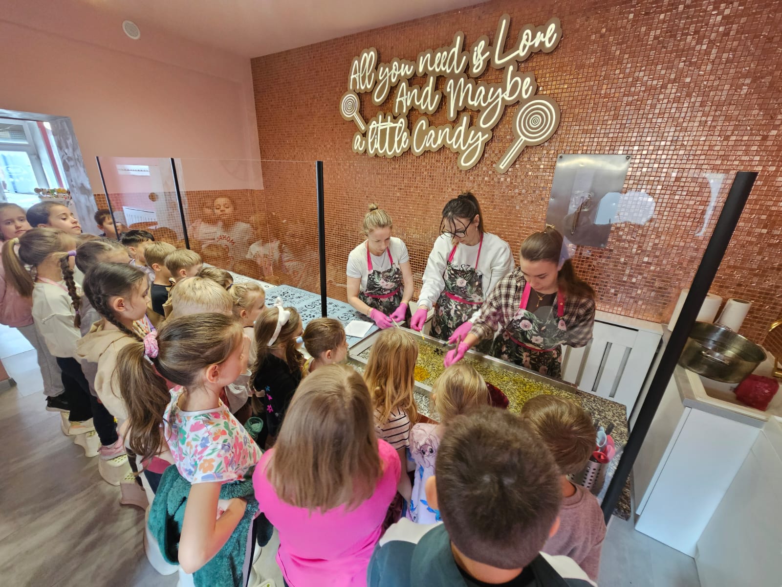 Uczniowie klasy 1c i 2c w dniu 25 marca uczestniczyli w wycieczce do Żarek