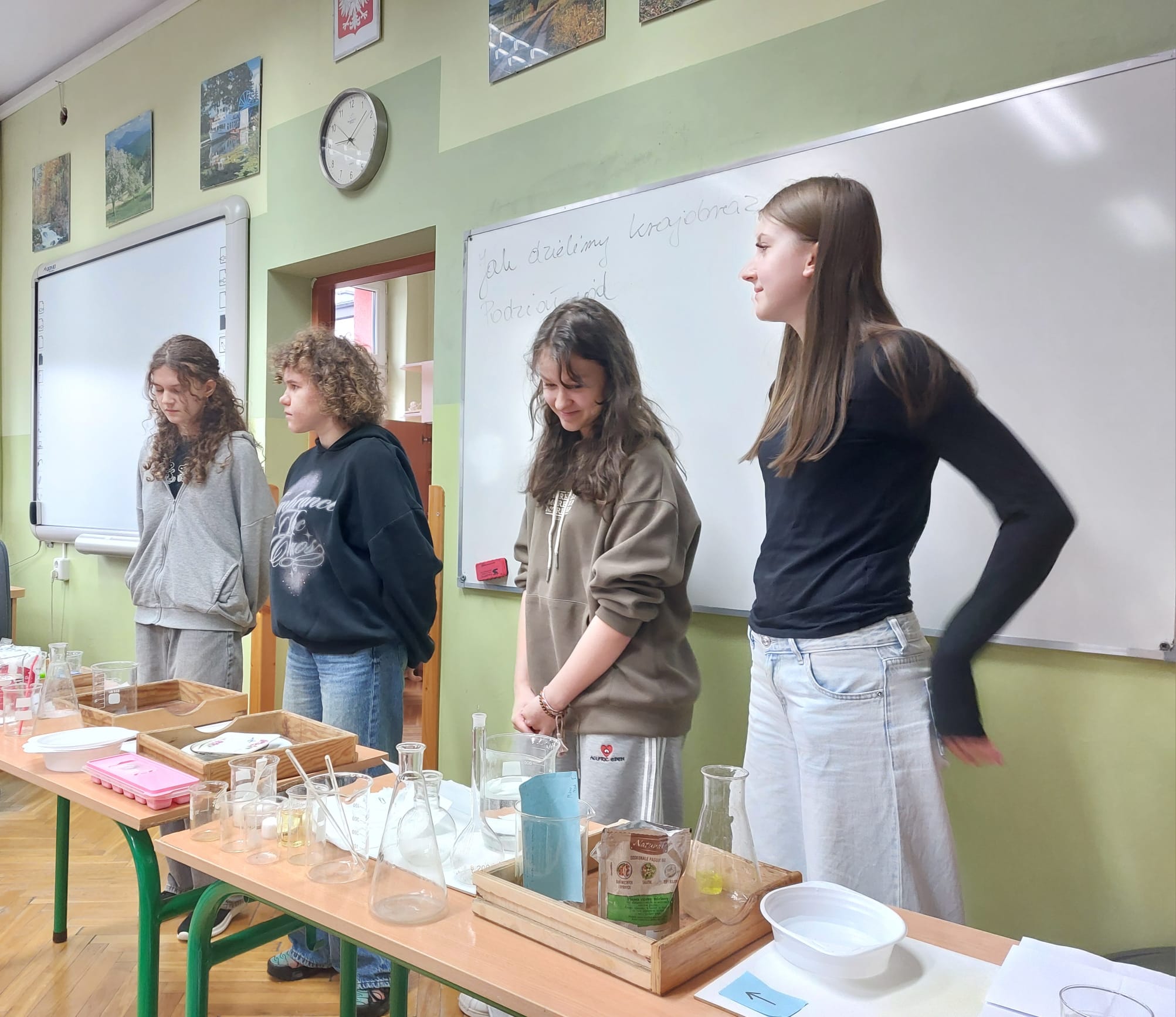 Pokazy poświęcone właściwościom wody z okazji obchodów Światowego Dnia Wody i Światowego Dnia Ziemi