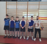 W rozgrywanych 23 kwietnia 2026 r. Mistrzostwach Powiatu w piłce koszykowej 3x3 reprezentujący naszą szkołę chłopcy zdobyli I miejsce! 