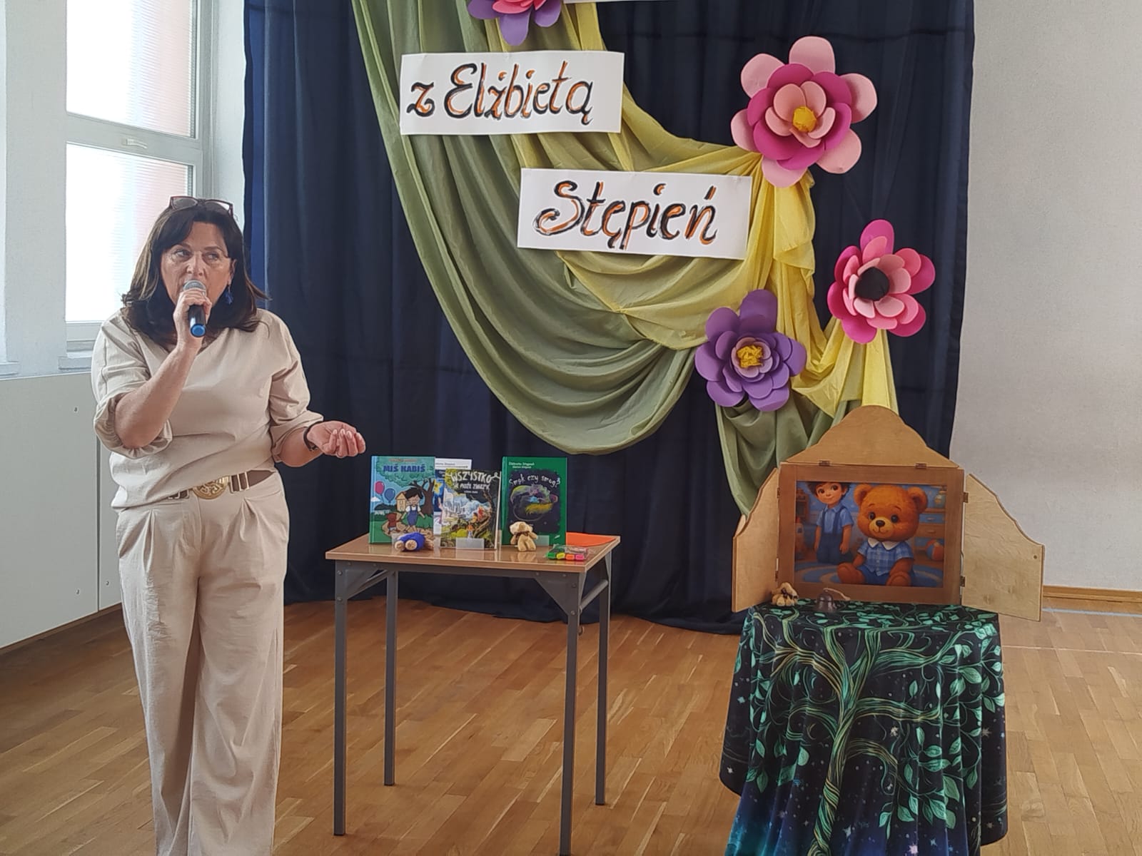 Spotkanie autorskie z Elżbietą Stępień dla klas pierwszych