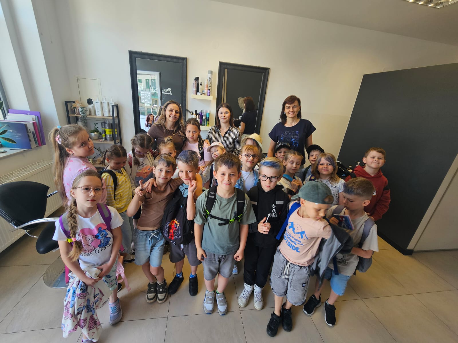 Klasa 1C odwiedziła STUDIO FRYZJERSKIE „SENSI”