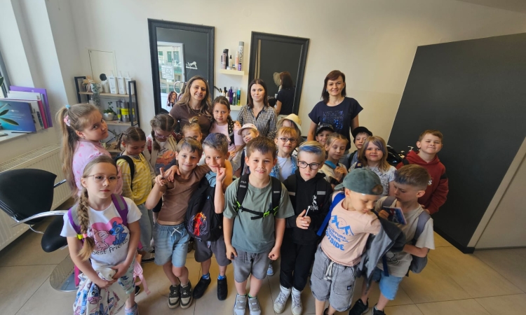 Klasa 1C odwiedziła STUDIO FRYZJERSKIE „SENSI”