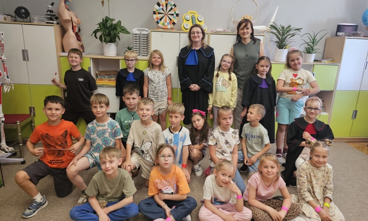 W piątek klasę 1c odwiedziła pani Joanna Witecka, radca prawny reprezentująca Okręgową Izbę Radców Prawnych w Opolu