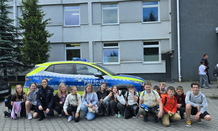 Wizyta klasy 5a w Komendzie Powiatowej Policji w Radomsku