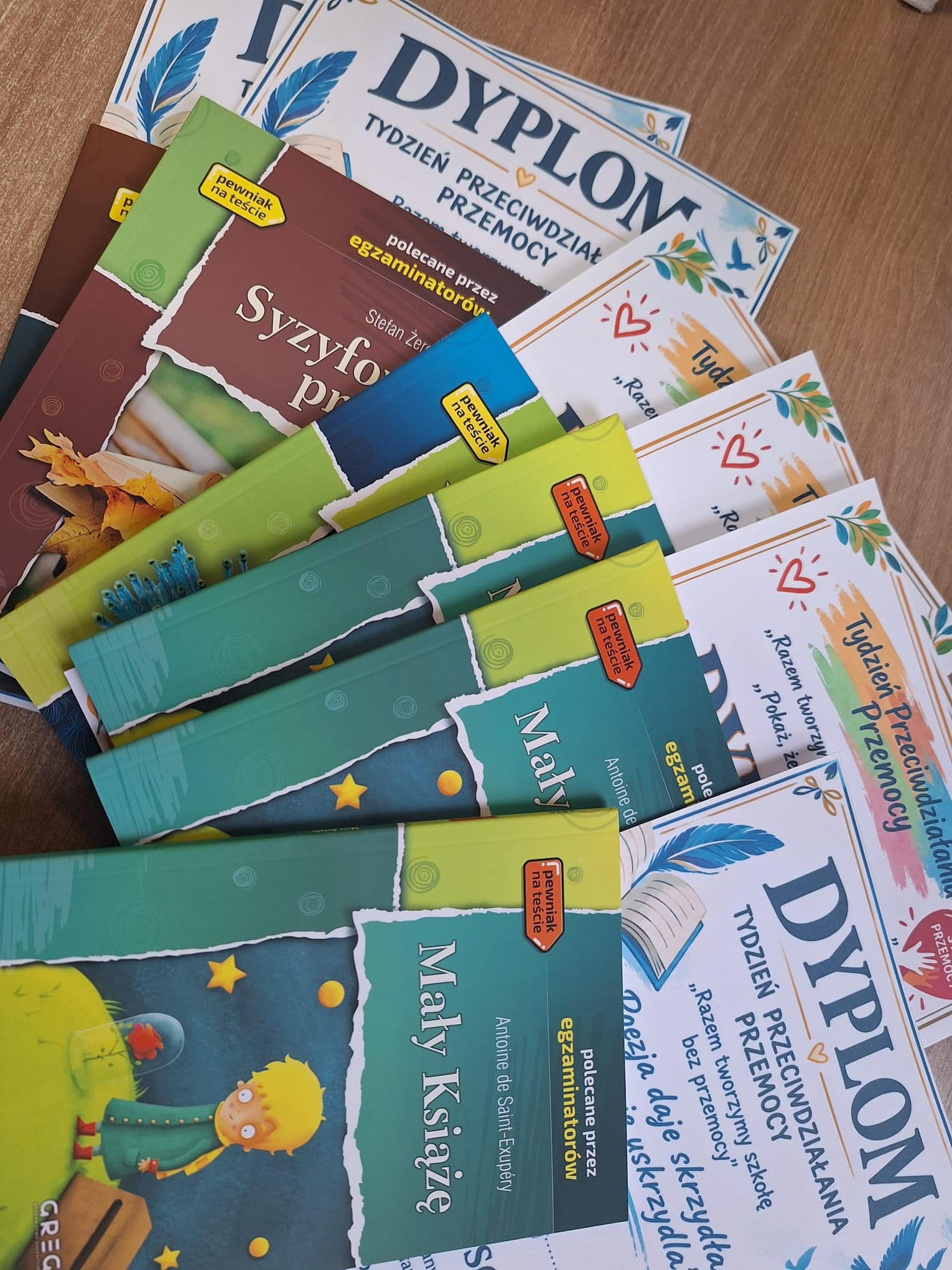 Konkurs plastyczno - literacki "Stwórz poezję z odzysku'' dla klas 4 - 6